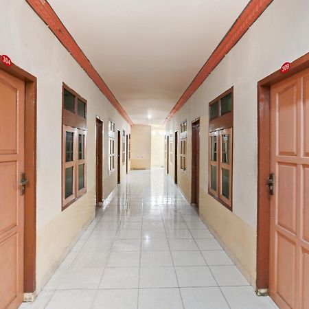 Oyo 93046 Hotel Fortuna Parepare Exterior foto
