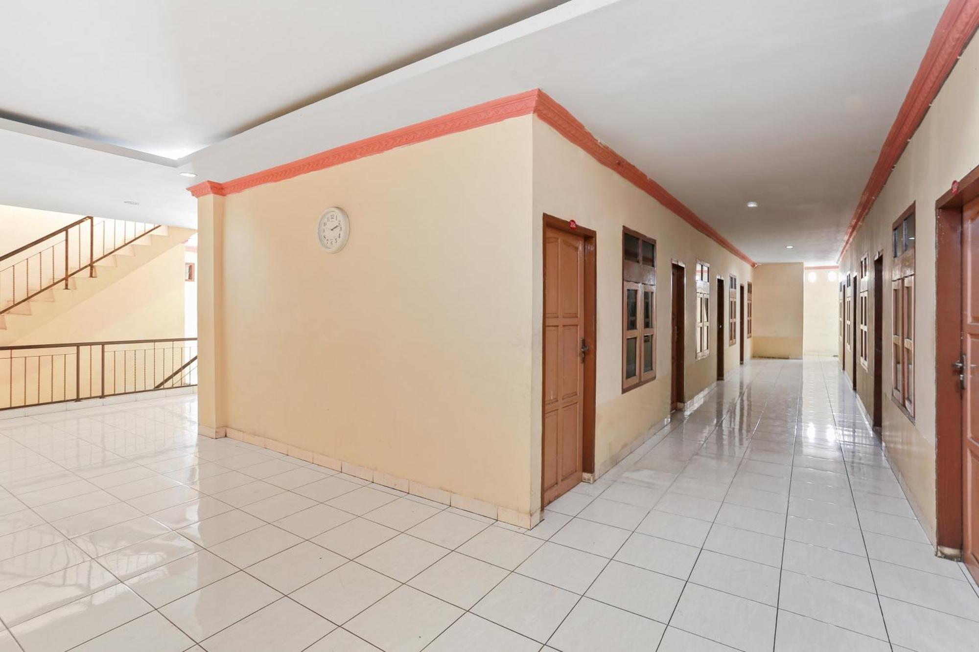 Oyo 93046 Hotel Fortuna Parepare Exterior foto