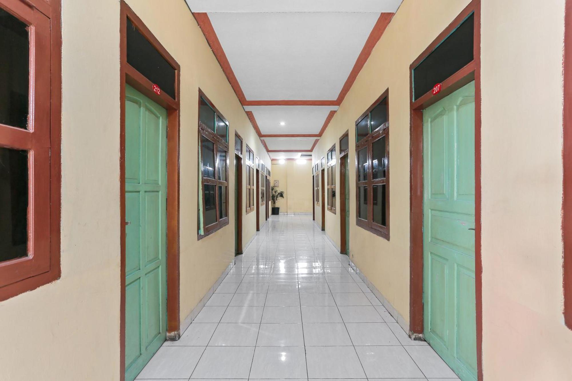 Oyo 93046 Hotel Fortuna Parepare Exterior foto